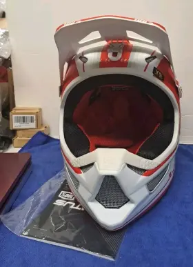 80011-00013 100 Percent Status Youth Downhill/bmx Helmet Topenga Red/white Small