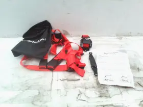 Cs-43307b Corbeau 3 Point Bolt In Retractable Harness - Red