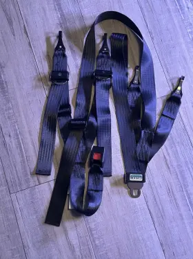 100smu Ez-on Products Harness School Bus Seat Mount Black - Lightly Used