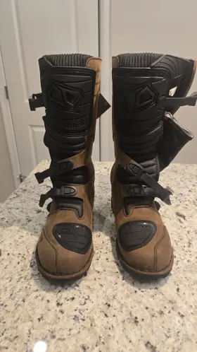 206-940-0009 Msr Adventure Boots Brown Size 10