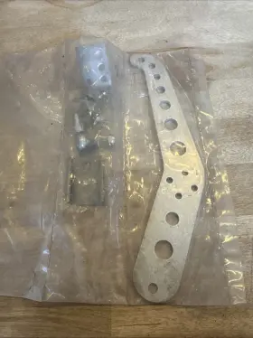 Qm-209105 Quarter Max Qm Parachute Handle 1/8 Inch Thick Brackets And Some Hardware
