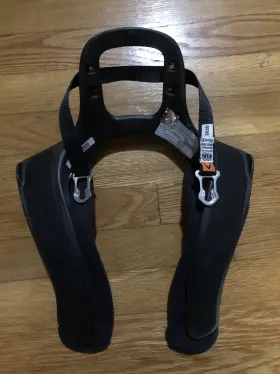20m-cs3 Stand 21 Hans Device Size Medium